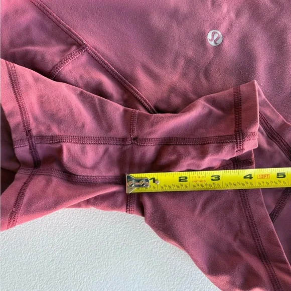 Size 6 LuluLemon Align Pink Shorts - Picture 2 of 6